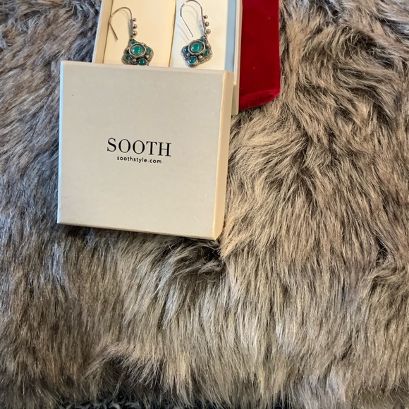 Earrings - Picture 4 of 4